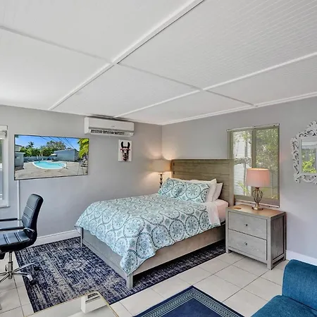 Las Olas Oasis, Pool, Parking, Central And Cozy!